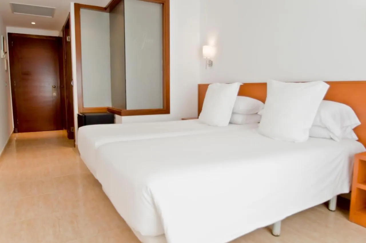 Hotel Jeni & Restaurant エス・メルカダル