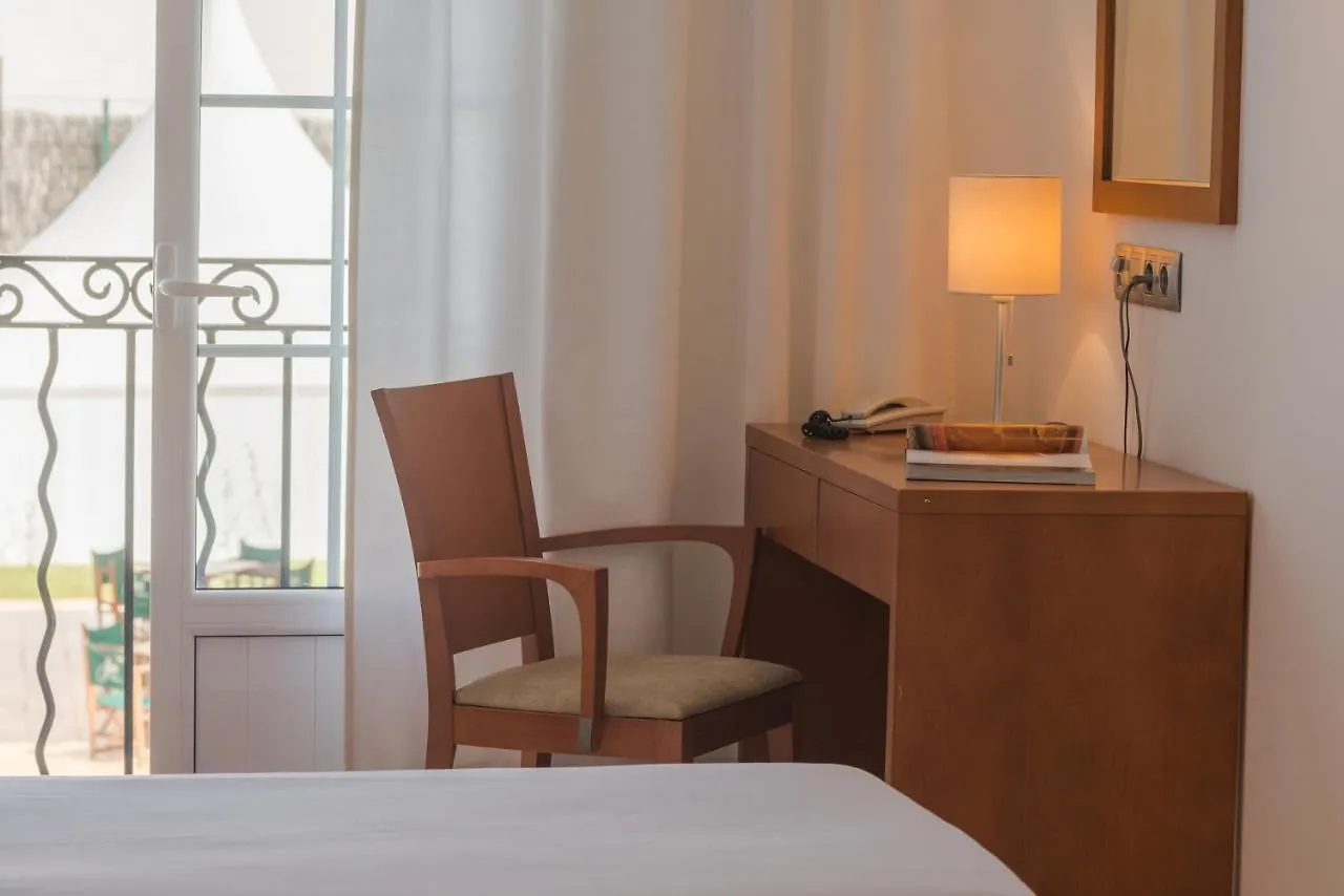 Hotel Jeni & Restaurant エス・メルカダル