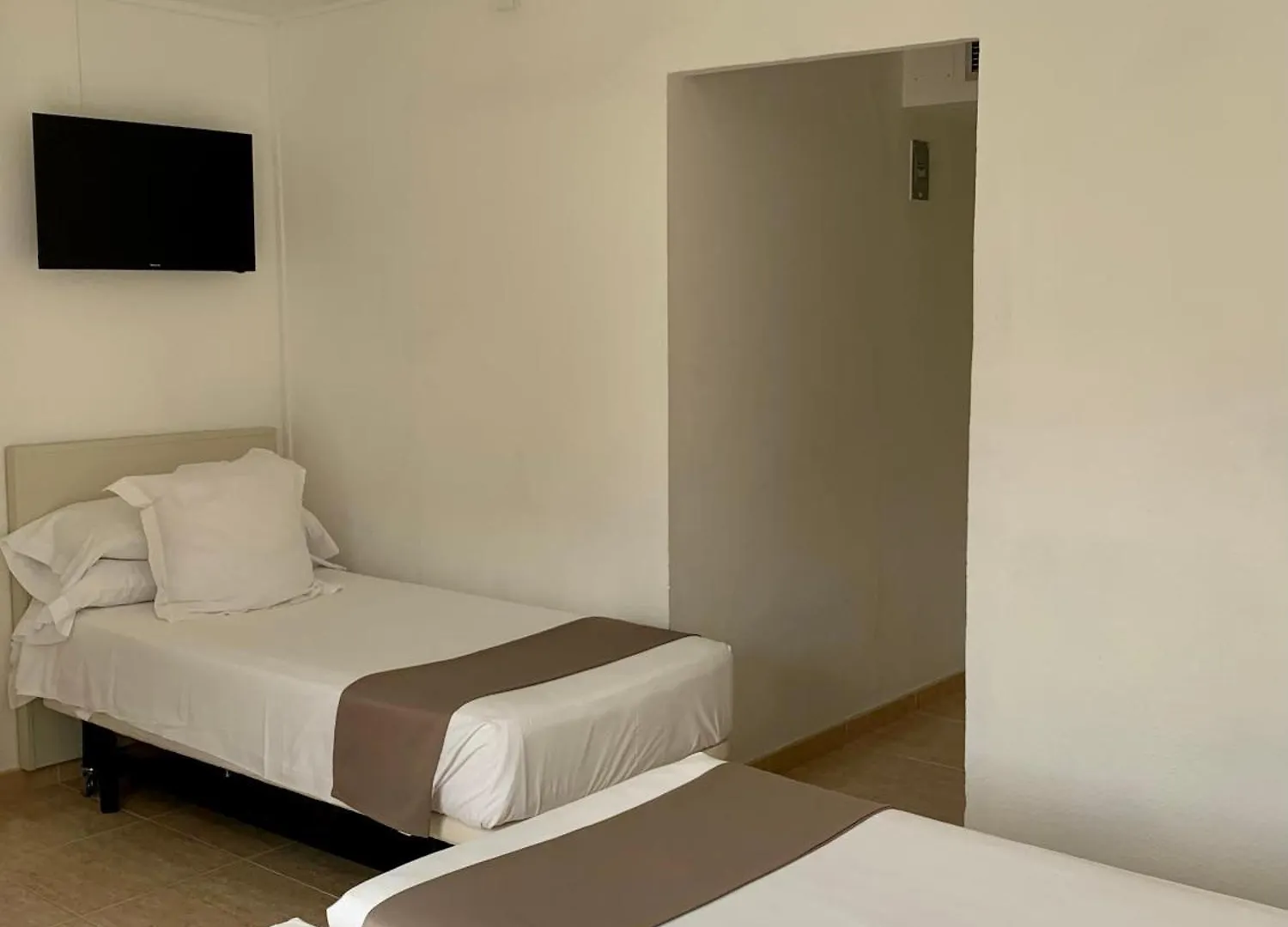 Hotel Jeni & Restaurant エス・メルカダル 3*,