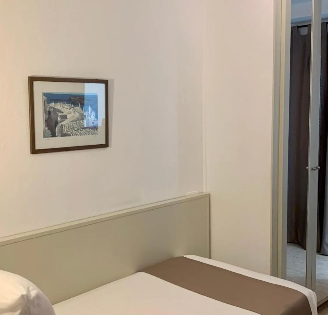Hotel Jeni & Restaurant エス・メルカダル