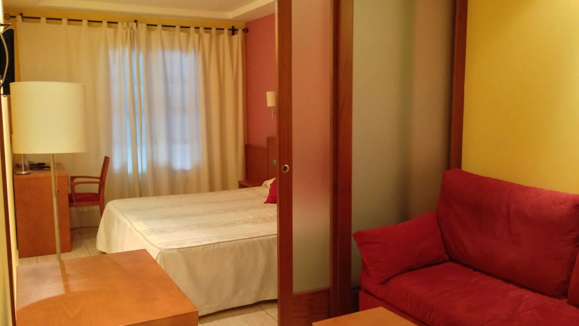 Hotel Jeni & Restaurant エス・メルカダル 3*,  スペイン